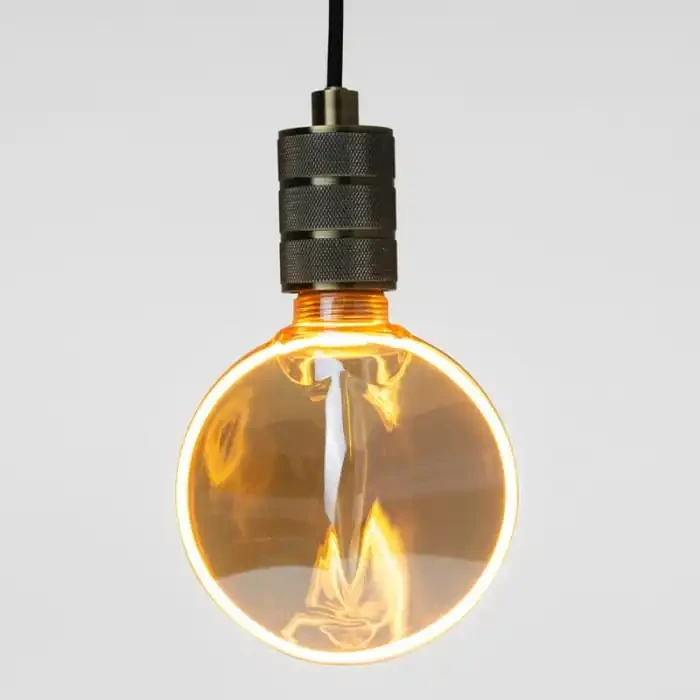 Dekoracyjna żarówka LED E27 G130 Amber 4 W, 1800 K, 200 lm – widok produktu oświeconego